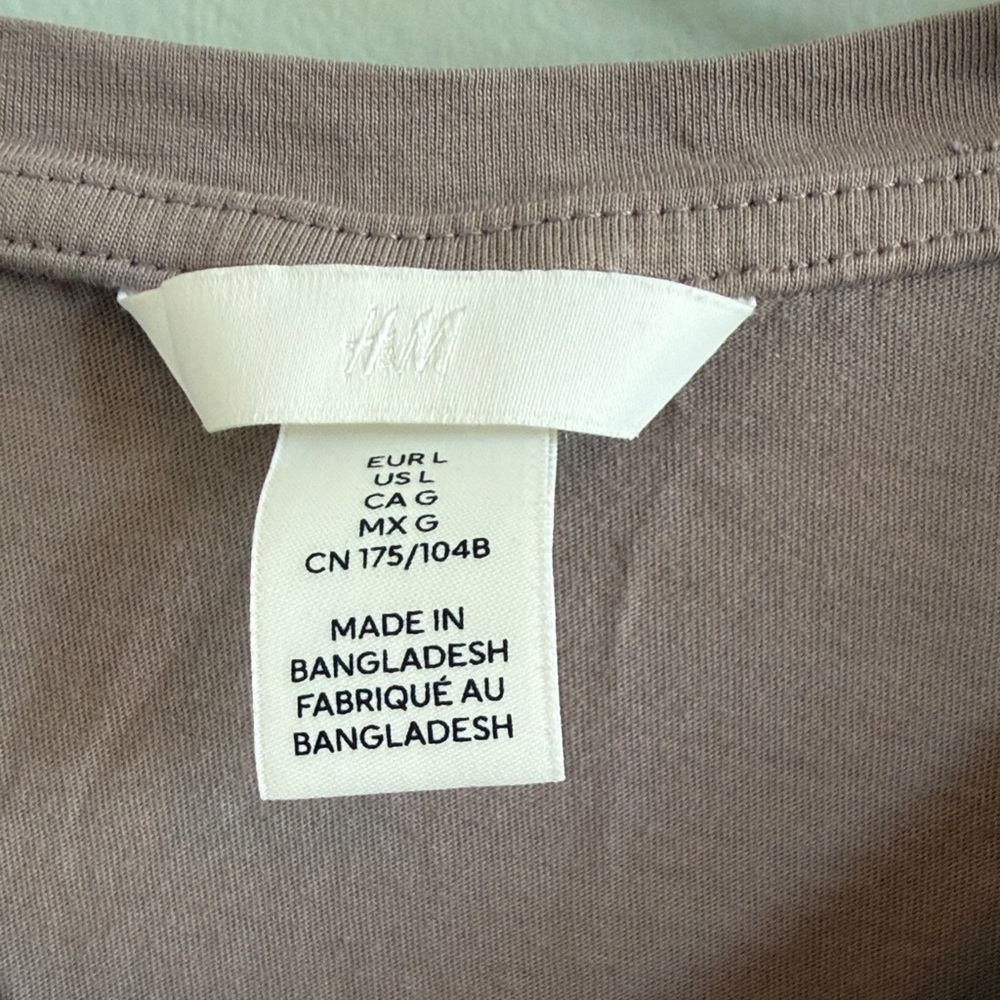 H&M Short Sleeve Crewneck Tee in Dusty Mauve - Picture 2 of 3